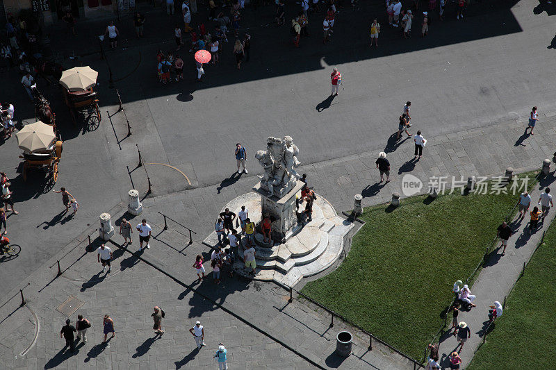 Campo dei Miracoli(奇迹广场)位于意大利比萨